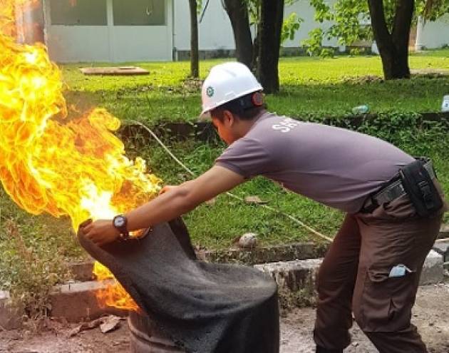 Pelatihan Pemadaman Kebakaran (Damkar) bagi Security di PT. Krakatau Daya Listrik