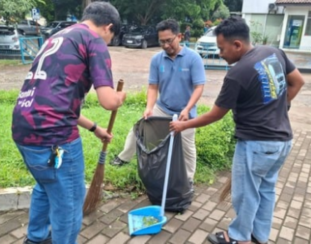 Jumat Bersih Kantor PT Krakatau Jasa Industri